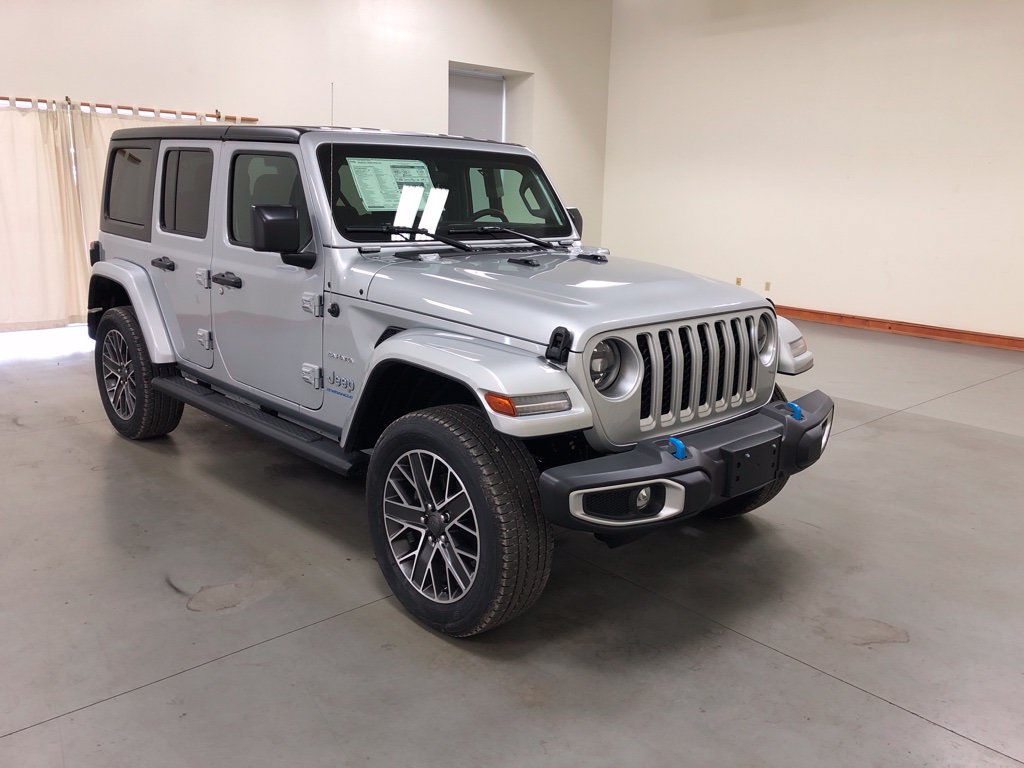 Used 2023 Jeep Wrangler Unlimited Sahara w/ Cold Weather Group AWD/4WD image 2