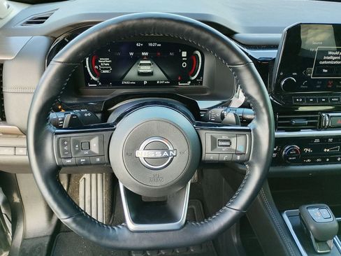 Used 2024 Nissan Pathfinder Platinum image 4