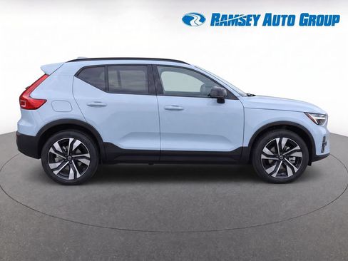 Used 2025 Volvo XC40 B5 Plus AWD/4WD image 8