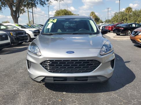 Used 2022 Ford Escape SE w/ SE Sport Appearance Package image 2