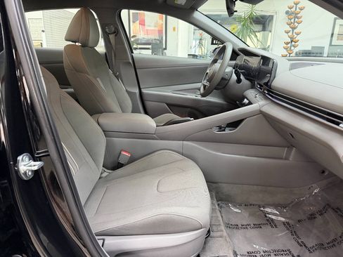 Used 2024 Hyundai Elantra SEL FWD image 18