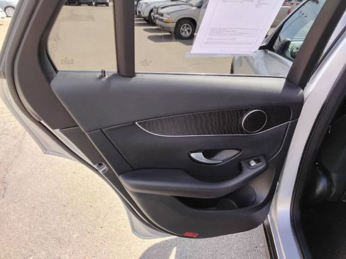 Used 2018 Mercedes-Benz GLC 300 4MATIC image 19