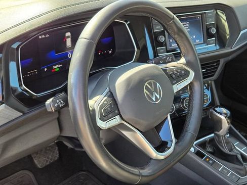 Certified 2023 Volkswagen Jetta SE w/ Panoramic Sunroof Package FWD image 21