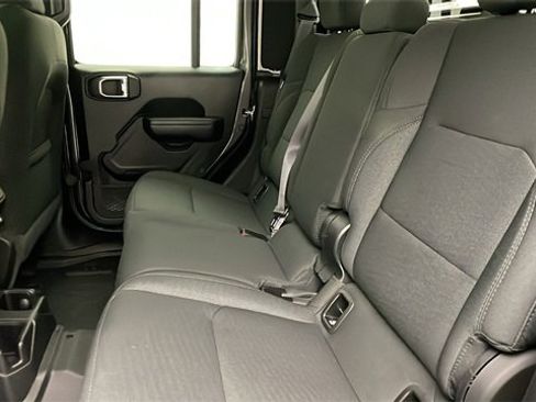 Used 2021 Jeep Gladiator Willys image 32
