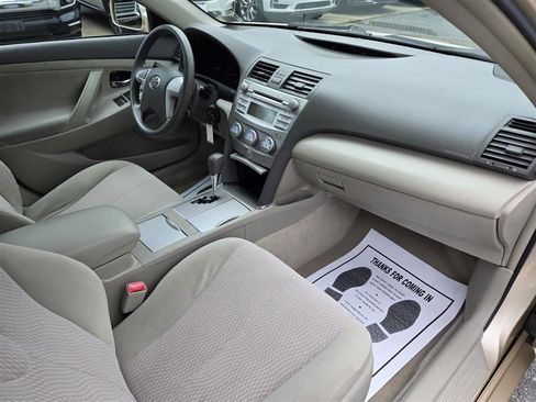 Used 2010 Toyota Camry LE image 22