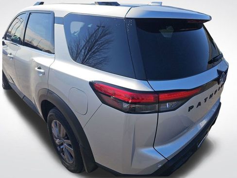 Used 2023 Nissan Pathfinder SV w/ SV Premium Package image 31