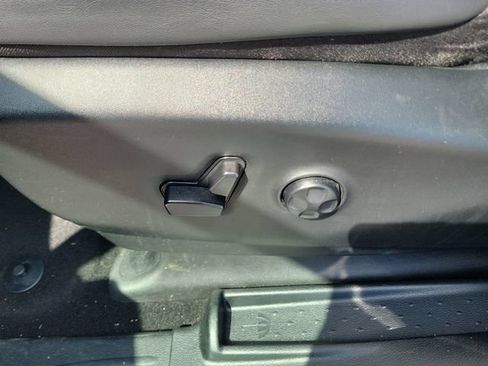 Used 2024 Chrysler Pacifica Limited FWD image 21