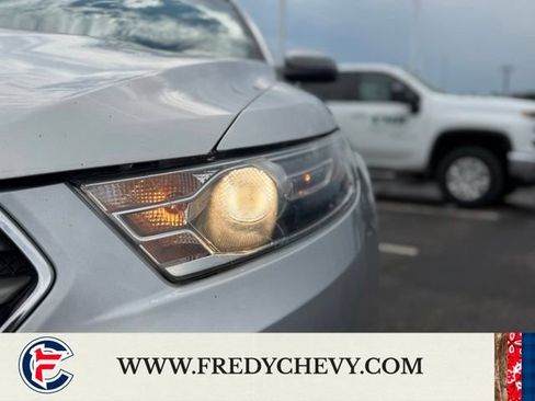 Used 2019 Ford Taurus SEL FWD image 28