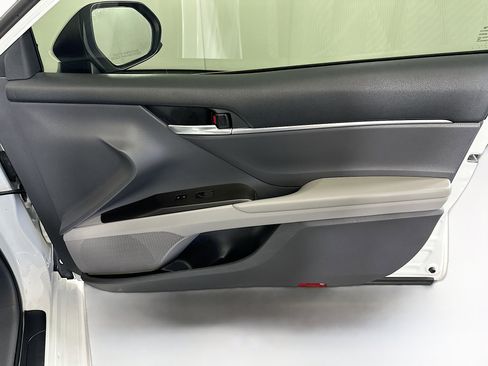 Used 2021 Toyota Camry SE FWD image 30