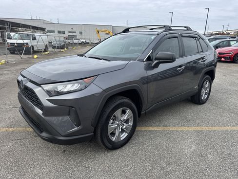 Used 2022 Toyota RAV4 LE image 3