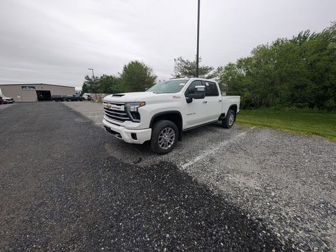 Used 2024 Chevrolet Silverado 2500 LTZ w/ LTZ Plus Package AWD/4WD image 2