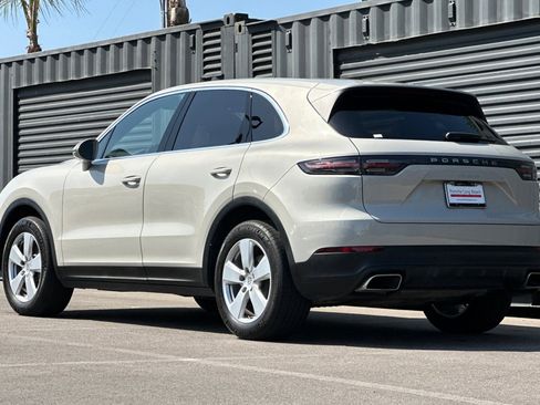 Certified 2023 Porsche Cayenne AWD/4WD image 3