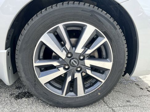 Used 2023 Nissan Versa S w/ S Plus Package FWD image 9