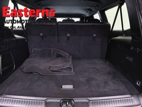 Used 2024 Jeep Wagoneer L Series II RWD image 9