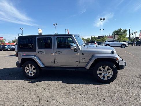 Used 2014 Jeep Wrangler Unlimited Sahara w/ Connectivity Group AWD/4WD image 6