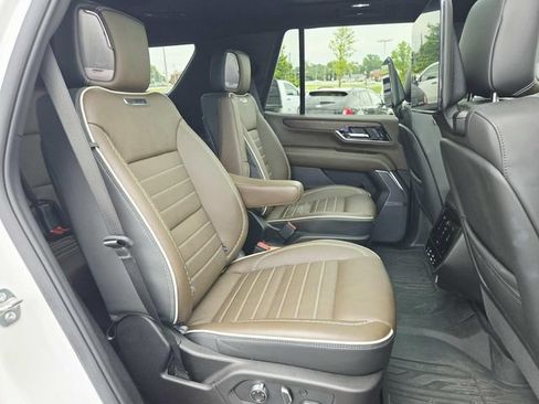 Used 2025 GMC Yukon Denali Ultimate AWD/4WD image 16