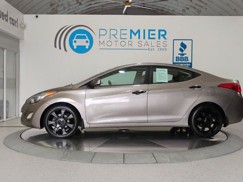 Used 2013 Hyundai Elantra Limited w/ Technology Pkg FWD image 2