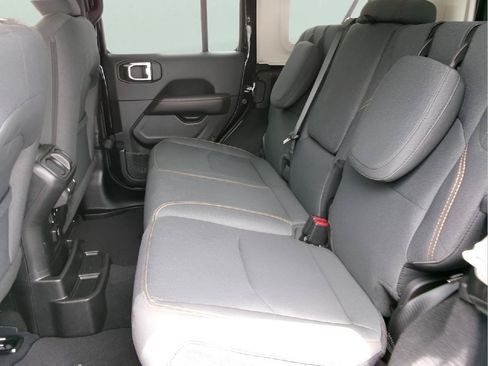 Used 2025 Jeep Wrangler Unlimited Sahara w/ Safety Group AWD/4WD image 10