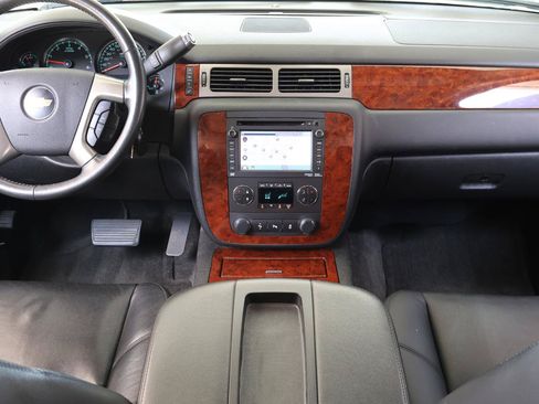 Used 2012 Chevrolet Suburban LTZ RWD image 17