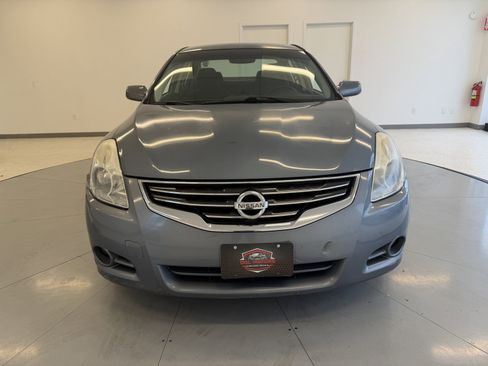 Used 2011 Nissan Altima 2.5 S w/ Special Edition Pkg image 2