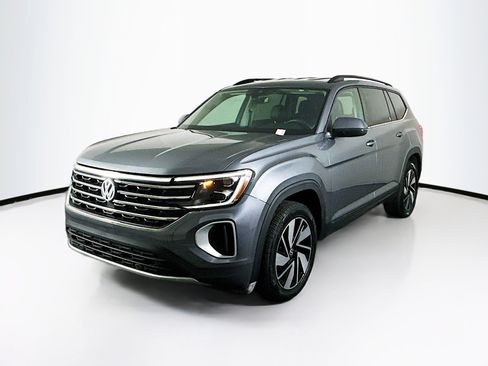 Used 2025 Volkswagen Atlas SE image 3