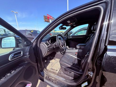 Used 2020 Jeep Grand Cherokee Limited AWD/4WD image 17
