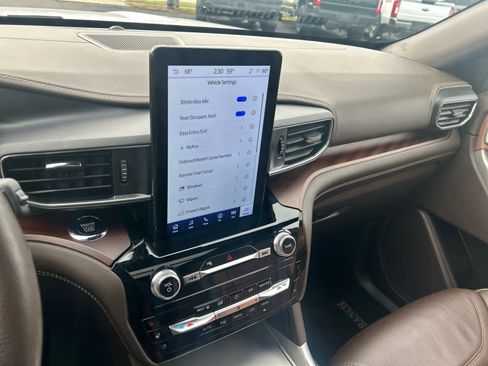 Used 2024 Ford Explorer King Ranch w/ Technology Package image 40