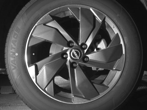 Used 2025 Nissan Rogue SV image 13