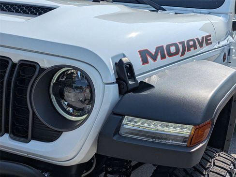 Certified 2025 Jeep Gladiator Mojave w/ Convenience Group AWD/4WD image 12
