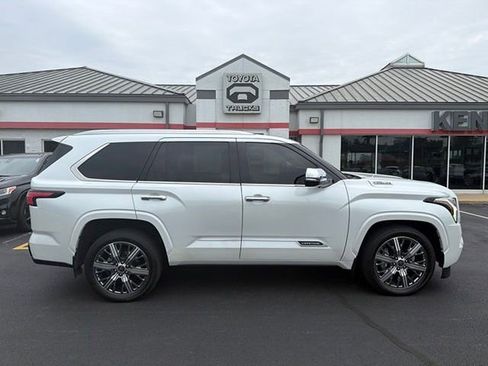 Used 2023 Toyota Sequoia Capstone AWD/4WD image 12