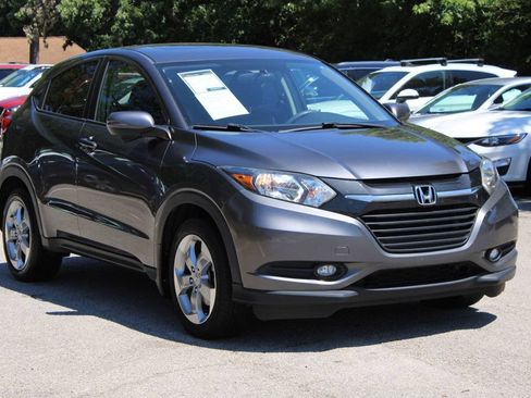 Used 2017 Honda HR-V EX image 1