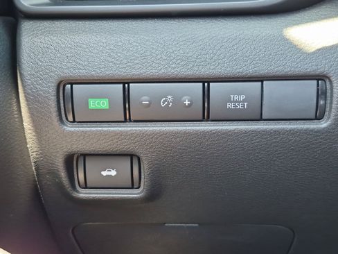 Used 2025 Nissan Sentra S FWD image 17