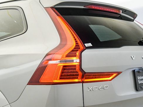 Certified 2023 Volvo XC60 B5 Ultimate w/ Climate Package AWD/4WD image 12