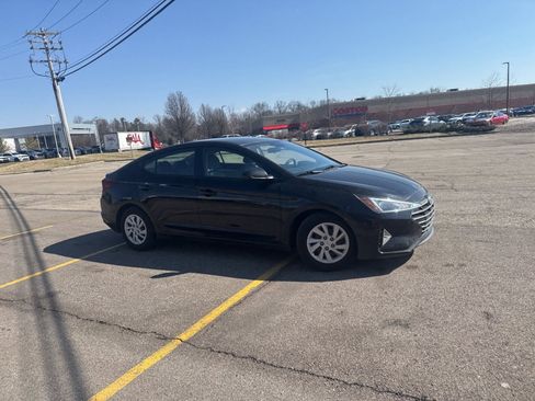 Used 2019 Hyundai Elantra SE image 24