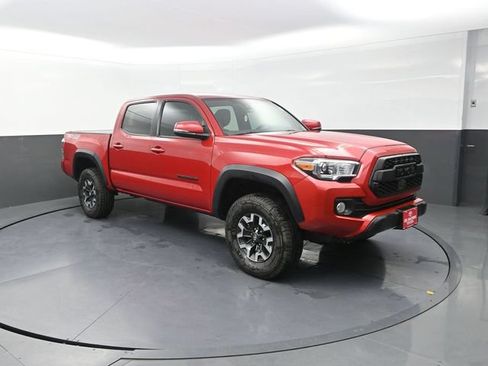 Used 2022 Toyota Tacoma TRD Off-Road w/ Technology Package AWD/4WD image 10