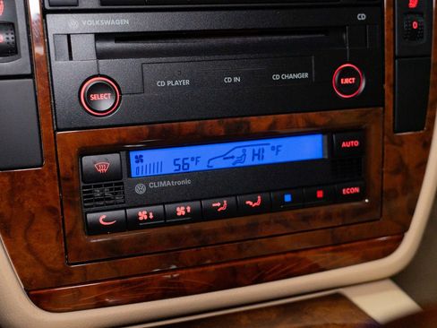 Used 2002 Volkswagen Passat GLX image 38
