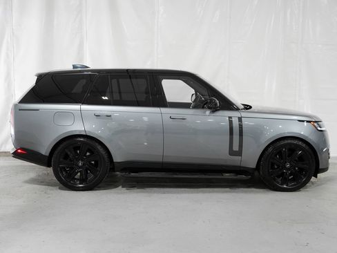 Used 2023 Land Rover Range Rover SE image 7