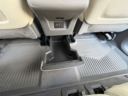 Used 2025 Cadillac XT6 Premium Luxury w/ LPO, Floor Liner Package image 31