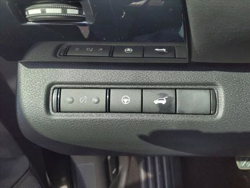 New 2025 Nissan Pathfinder SV image 21