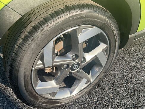 Certified 2024 Hyundai Venue SEL image 5