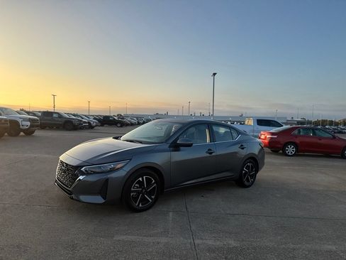 Certified 2025 Nissan Sentra SV FWD image 10