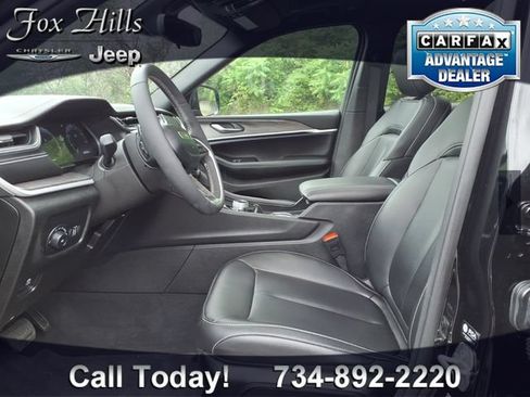 Used 2024 Jeep Grand Cherokee Limited AWD/4WD image 15