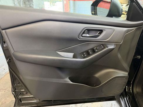 Used 2026 Nissan Rogue S AWD/4WD image 8