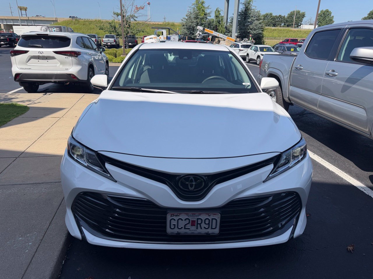 Used 2019 Toyota Camry LE w/ Convenience Package FWD image 2