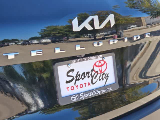 Used 2022 Kia Telluride EX w/ EX Premium Package AWD/4WD image 11