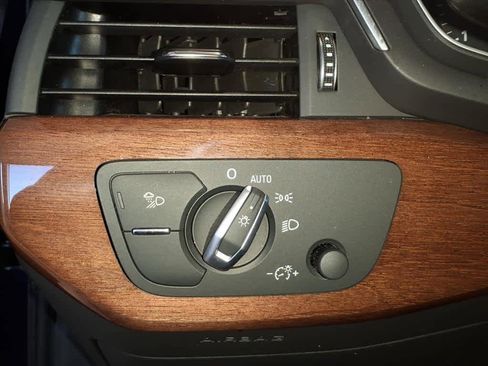 Used 2022 Audi A4 2.0T Premium w/ Convenience Package image 11