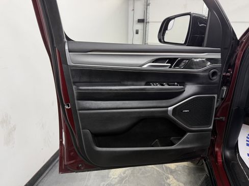 Used 2024 Jeep Wagoneer Series II image 10