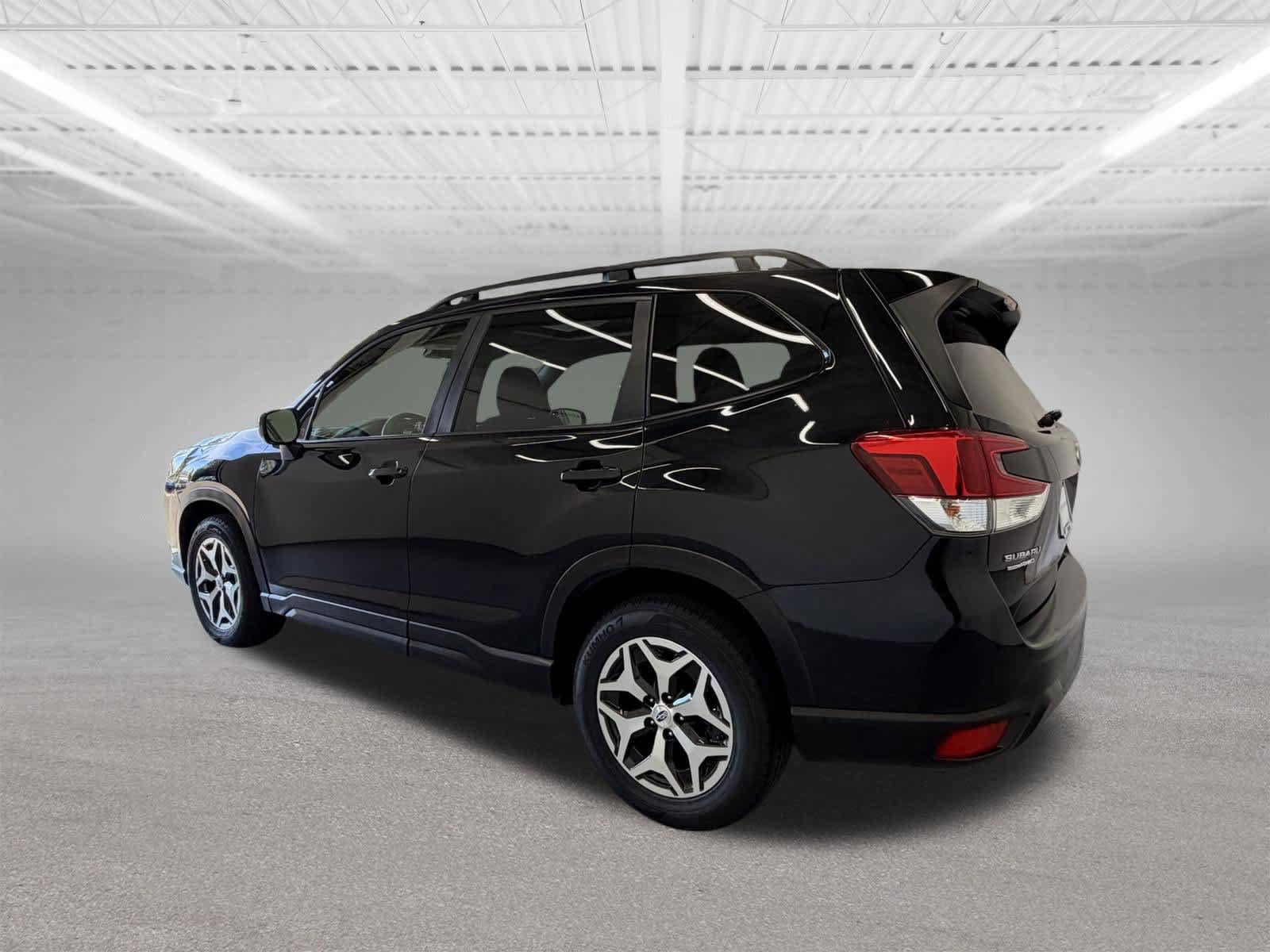 Used 2023 Subaru Forester Premium AWD/4WD image 3