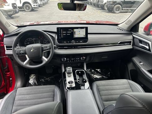Used 2025 Mitsubishi Outlander SE AWD/4WD image 15