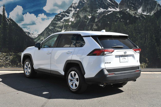 Used 2024 Toyota RAV4 LE AWD/4WD image 9